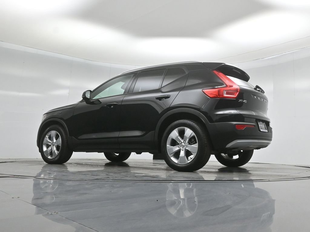 Used 2022 Volvo XC40 T5 Momentum image 48