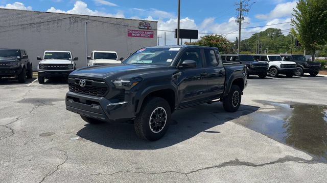 Used 2025 Toyota Tacoma TRD Off-Road AWD/4WD image 3