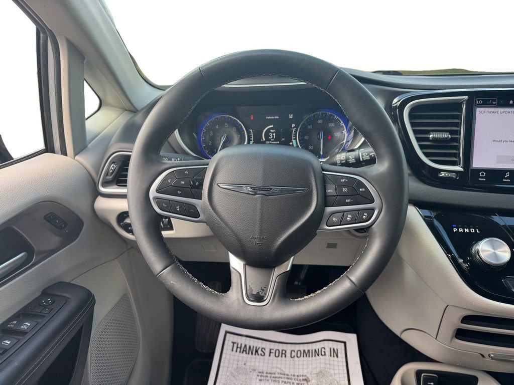 Used 2024 Chrysler Pacifica Touring-L image 14