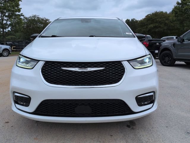 Used 2026 Chrysler Pacifica Limited FWD image 9