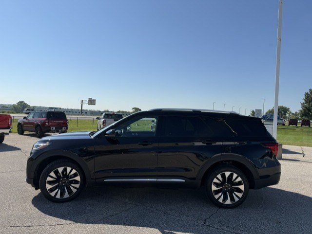 Certified 2025 Ford Explorer Platinum w/ LUX Leather Package AWD/4WD image 5