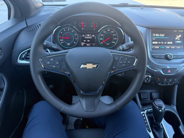 Used 2018 Chevrolet Cruze LT w/ Convenience Package FWD image 38