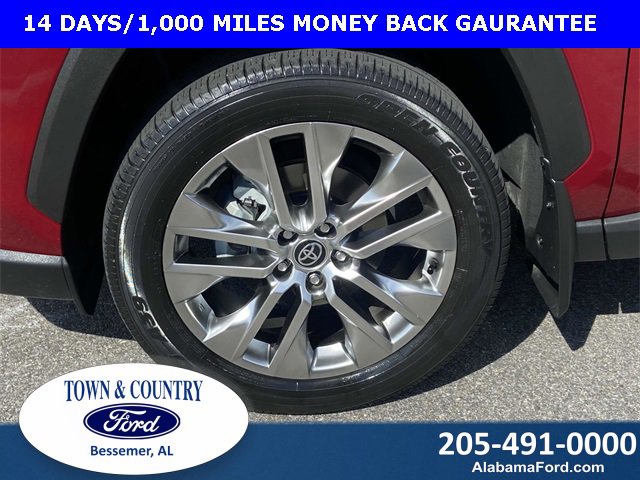 Used 2021 Toyota RAV4 XLE Premium image 7