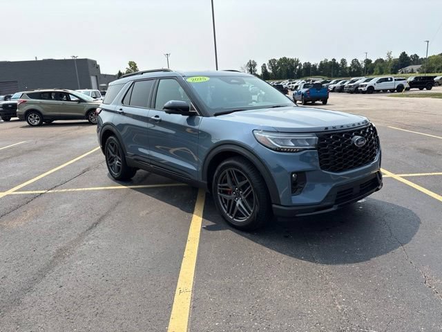 Certified 2025 Ford Explorer ST AWD/4WD image 1
