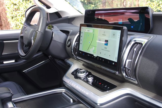 Certified 2025 Ford Expedition Max Platinum w/ Driver's Package image 10