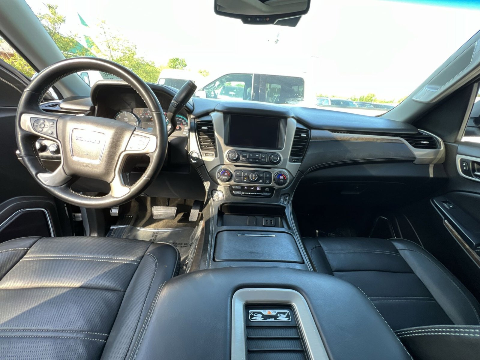Used 2018 GMC Yukon Denali w/ Denali Ultimate Package AWD/4WD image 29