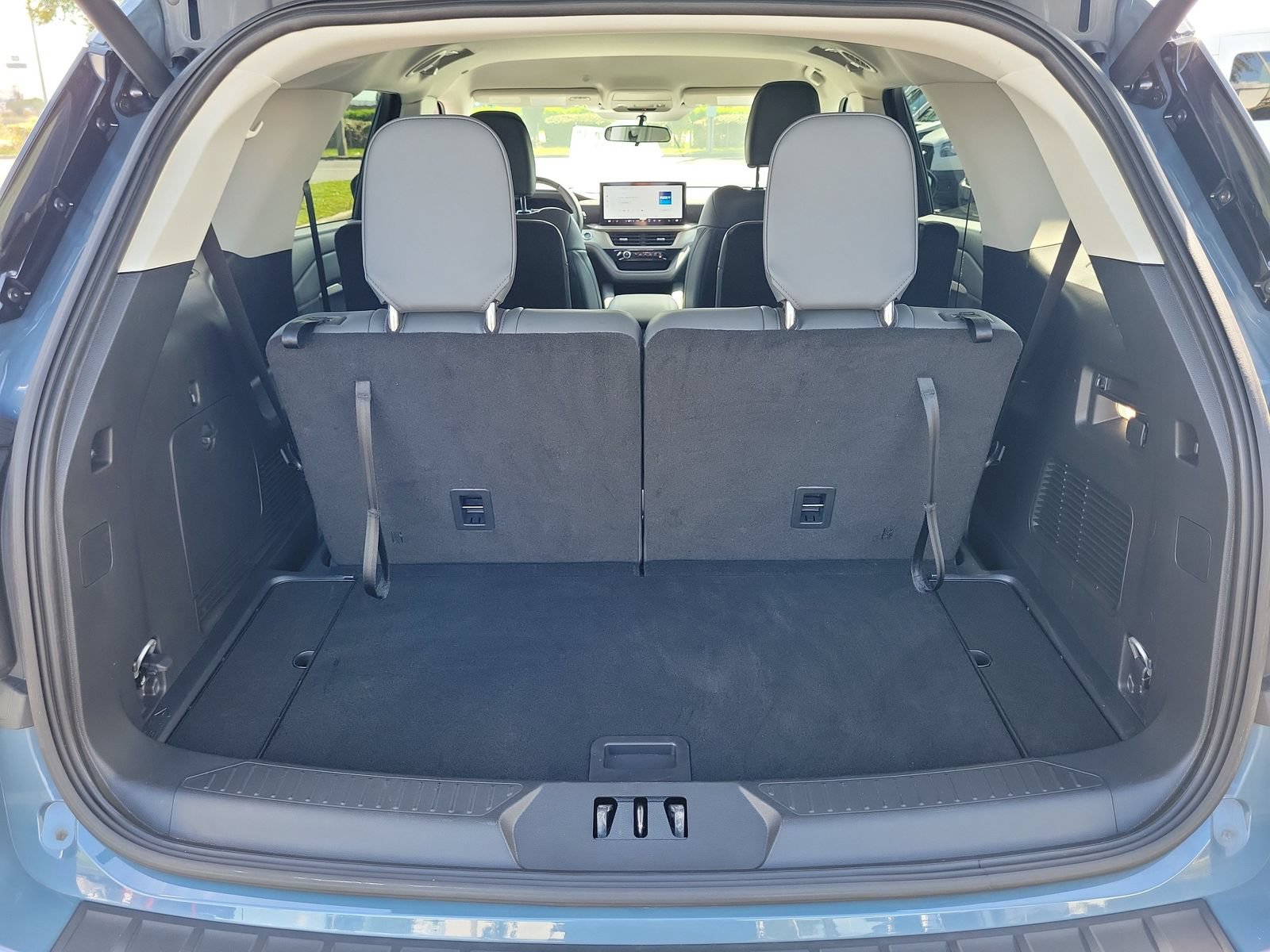 Certified 2025 Ford Explorer Active w/ Active Comfort Package AWD/4WD image 8