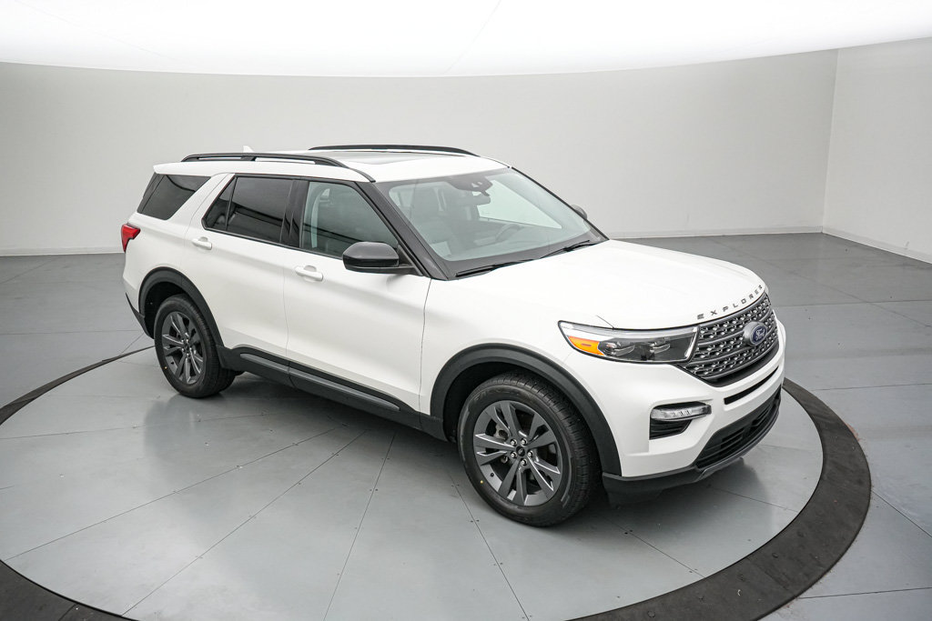 Certified 2023 Ford Explorer XLT w/ Equipment Group 202A AWD/4WD image 2