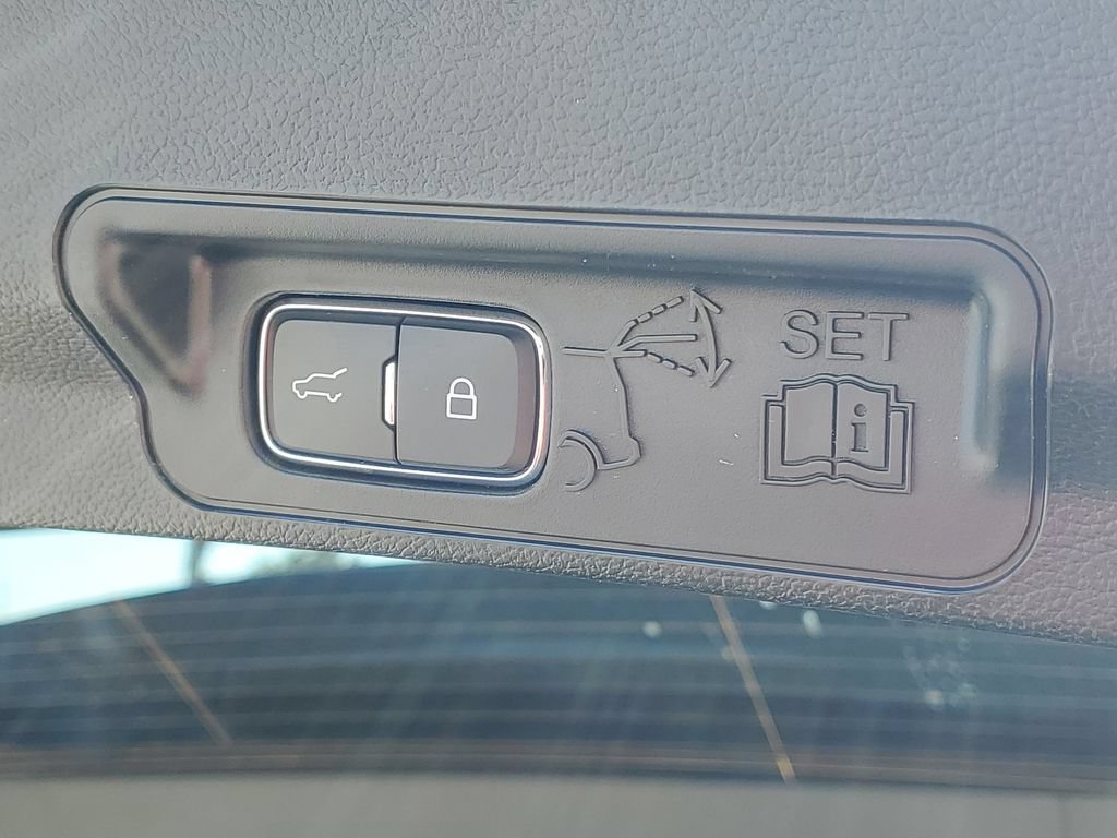 Certified 2024 Ford Explorer XLT AWD/4WD image 11