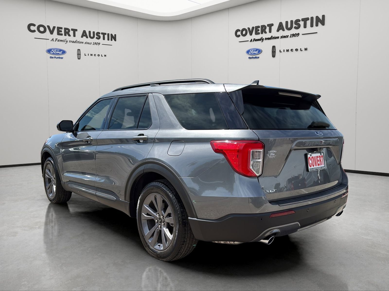 Certified 2023 Ford Explorer XLT w/ Equipment Group 202A RWD image 3
