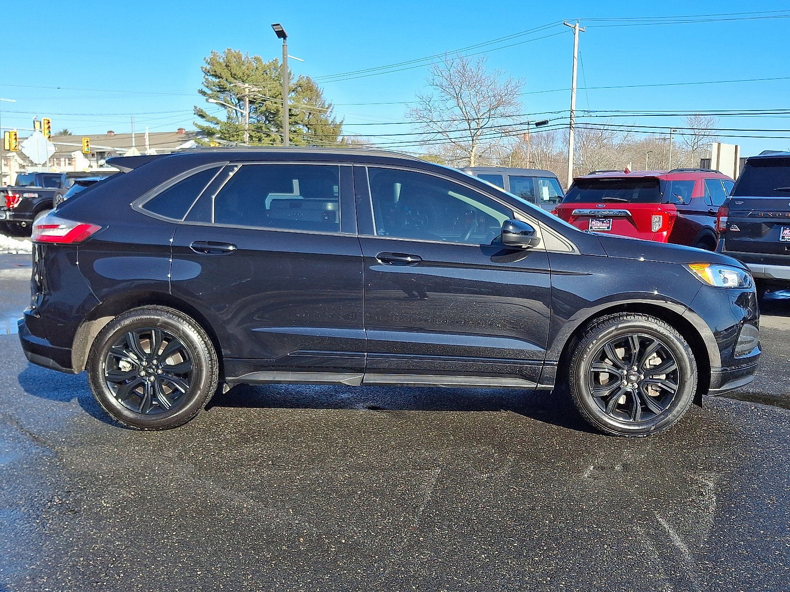 Certified 2022 Ford Edge SE w/ Black Appearance Package image 3