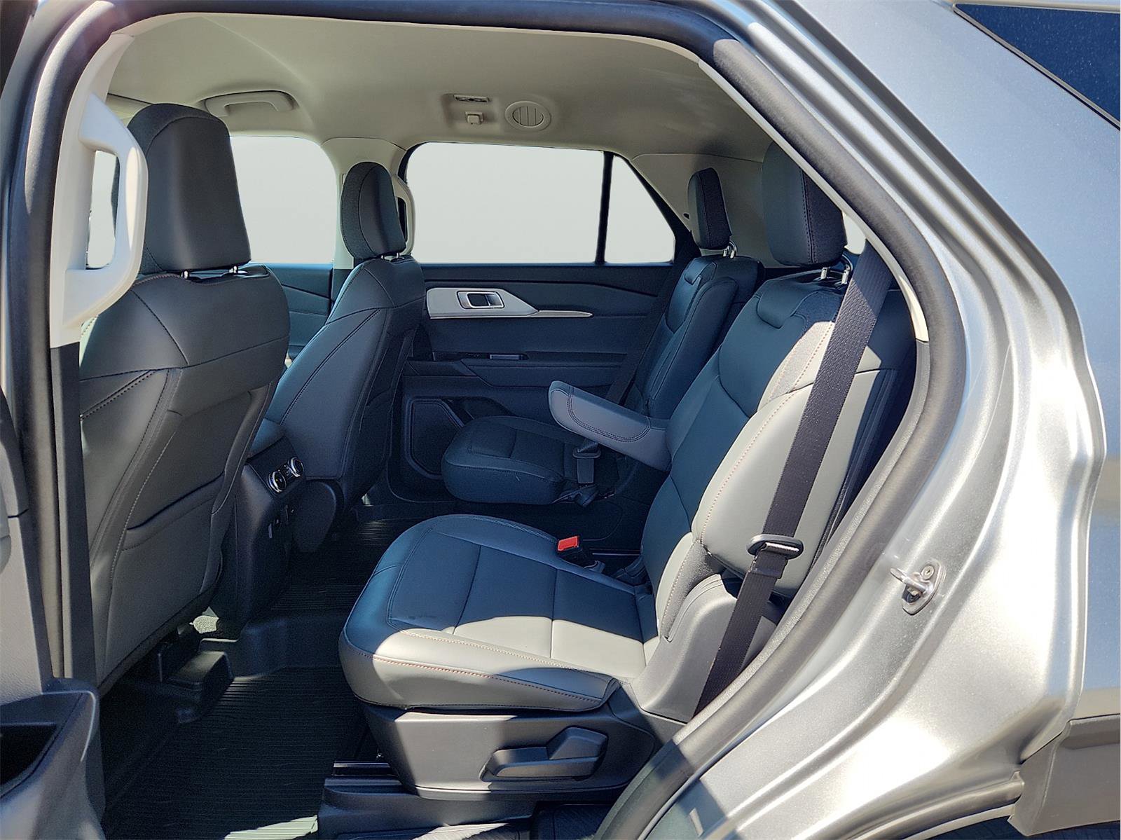 Certified 2025 Ford Explorer Active w/ Active Comfort Package image 8