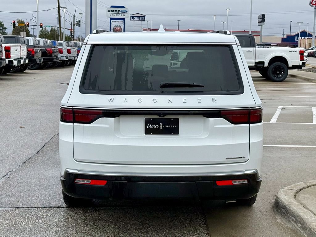 Used 2023 Jeep Wagoneer L Series III w/ Premium Group I image 2