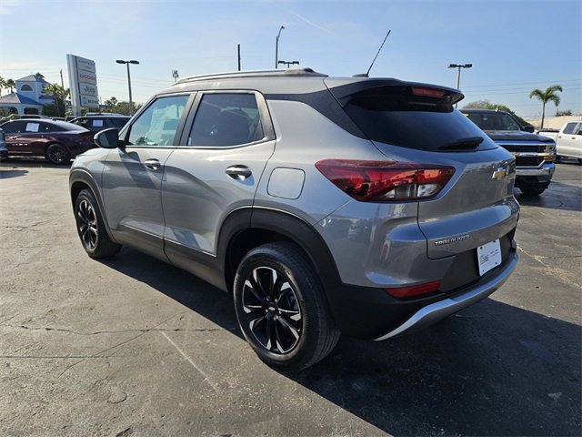 Used 2023 Chevrolet TrailBlazer LT image 2