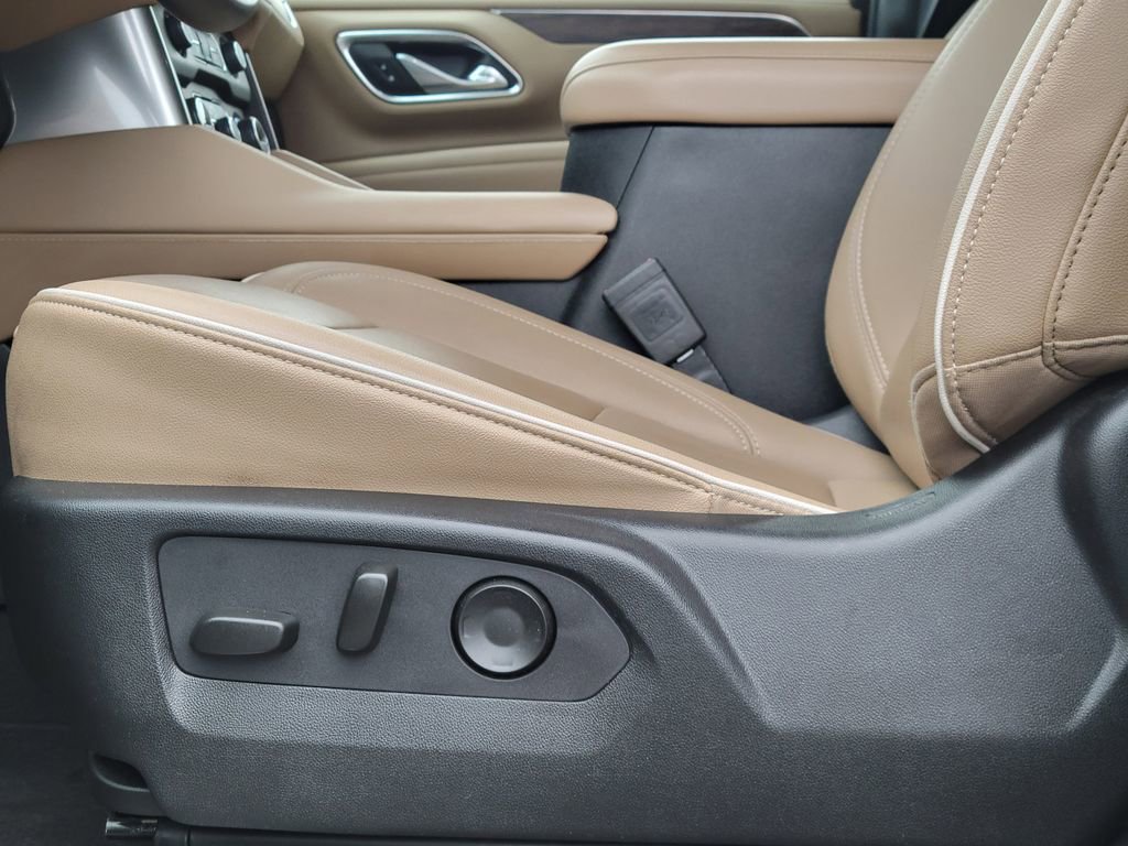 Used 2024 Chevrolet Suburban Premier image 21