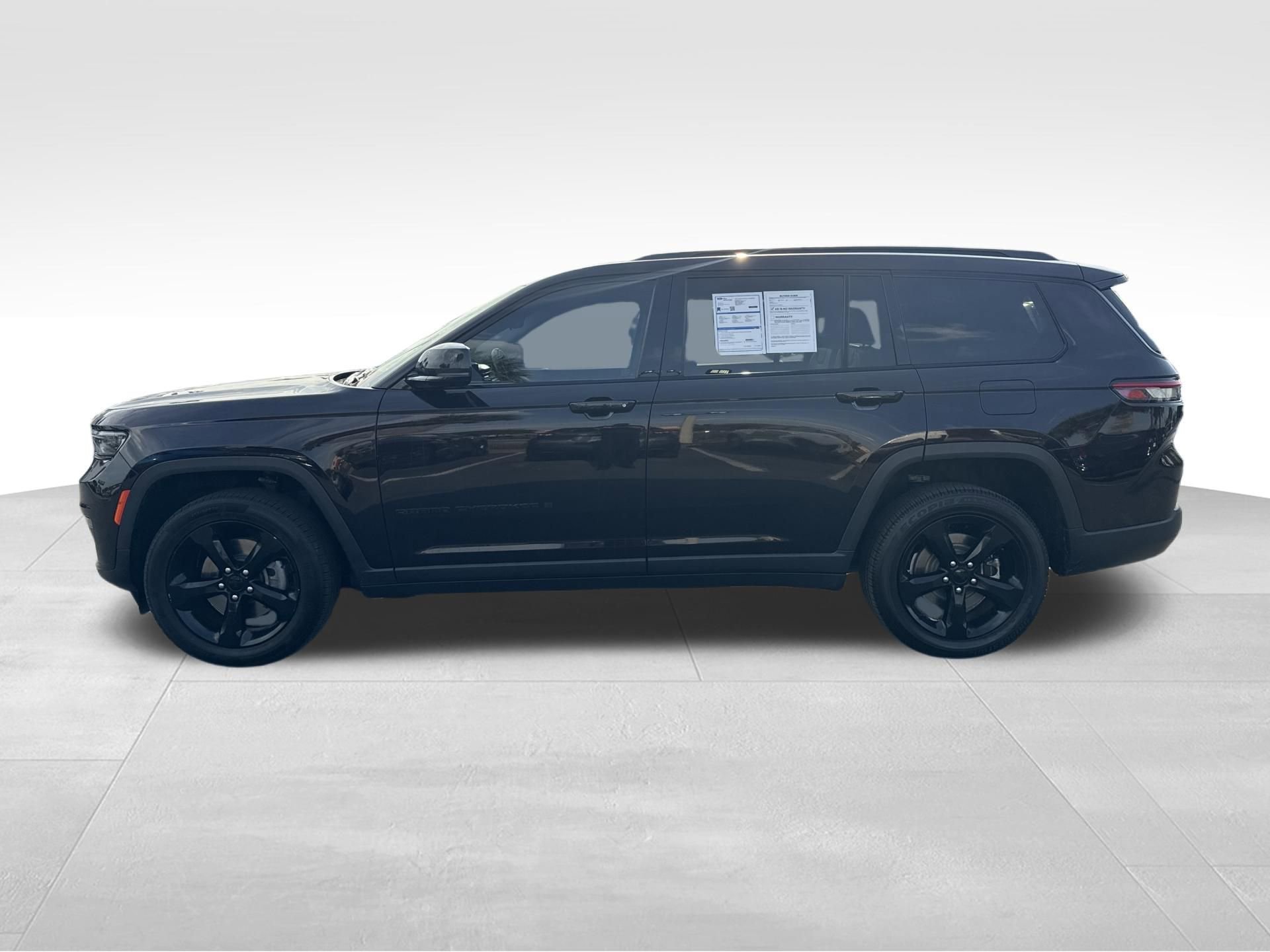 Used 2022 Jeep Grand Cherokee L Limited w/ Black Appearance Package image 32