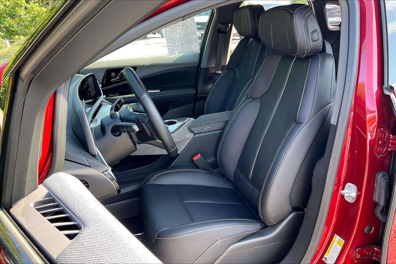 Used 2025 Cadillac Optiq Sport 2 w/ LPO, Floor Liner Package AWD/4WD image 24