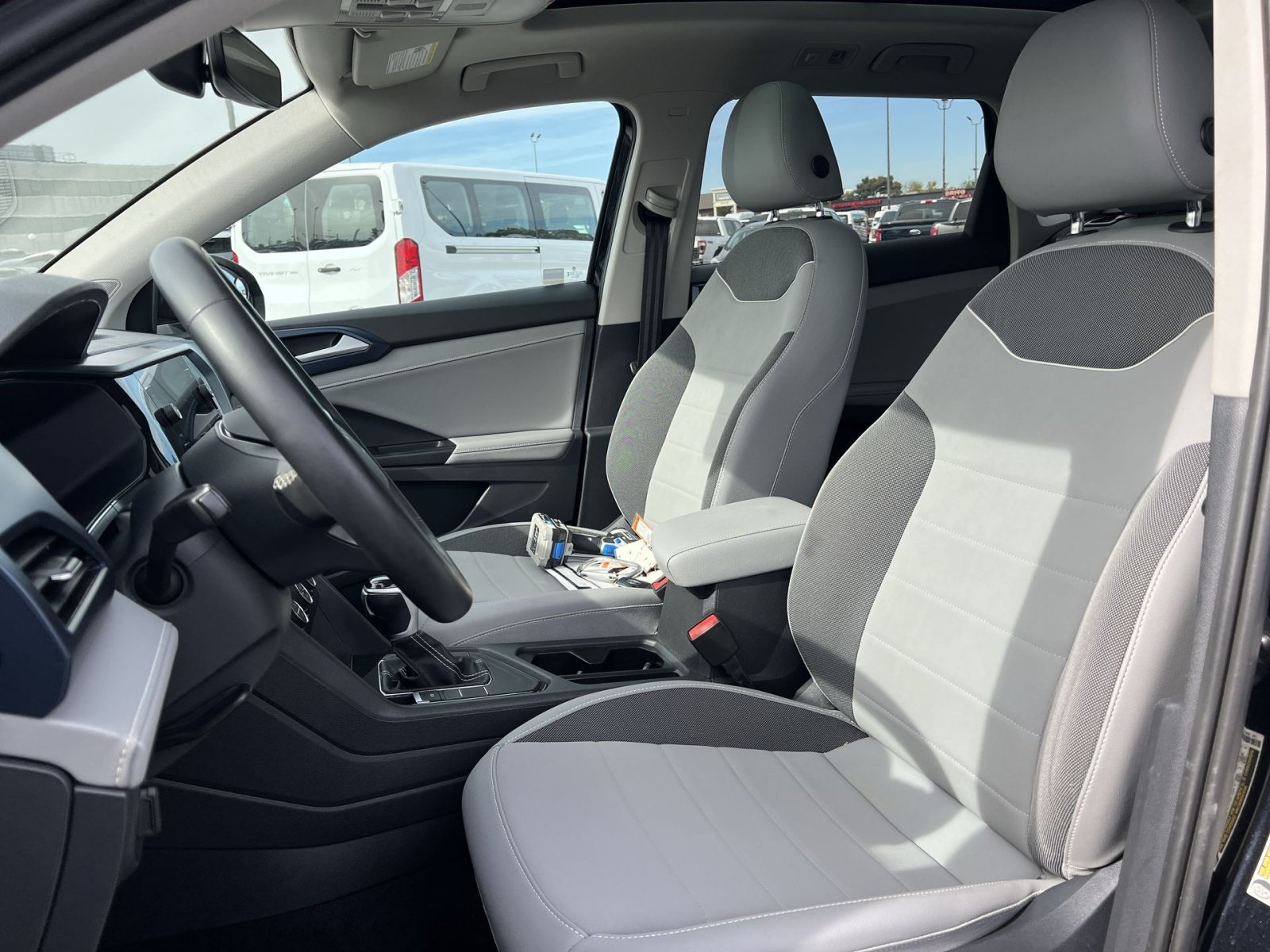 Used 2024 Volkswagen Taos SE w/ Panoramic Sunroof Package FWD image 13