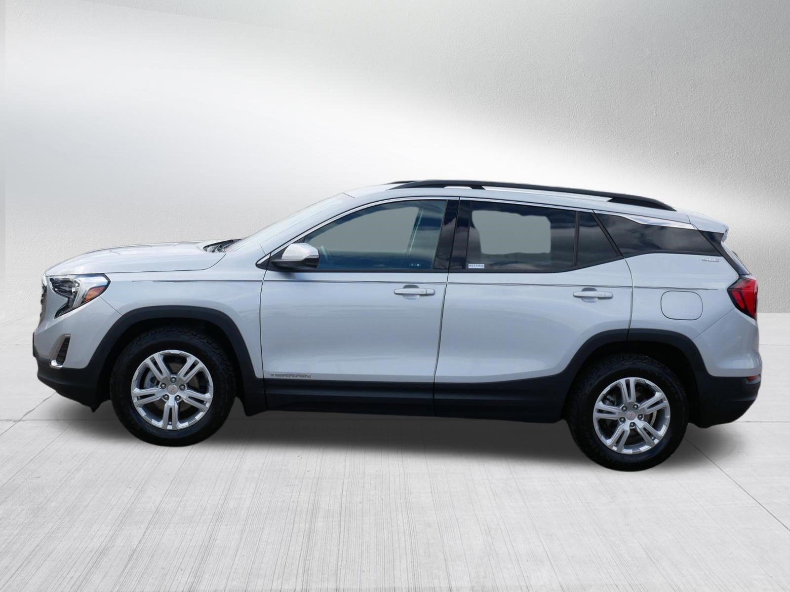 Used 2020 GMC Terrain SLE w/ Driver Convenience Package FWD image 4