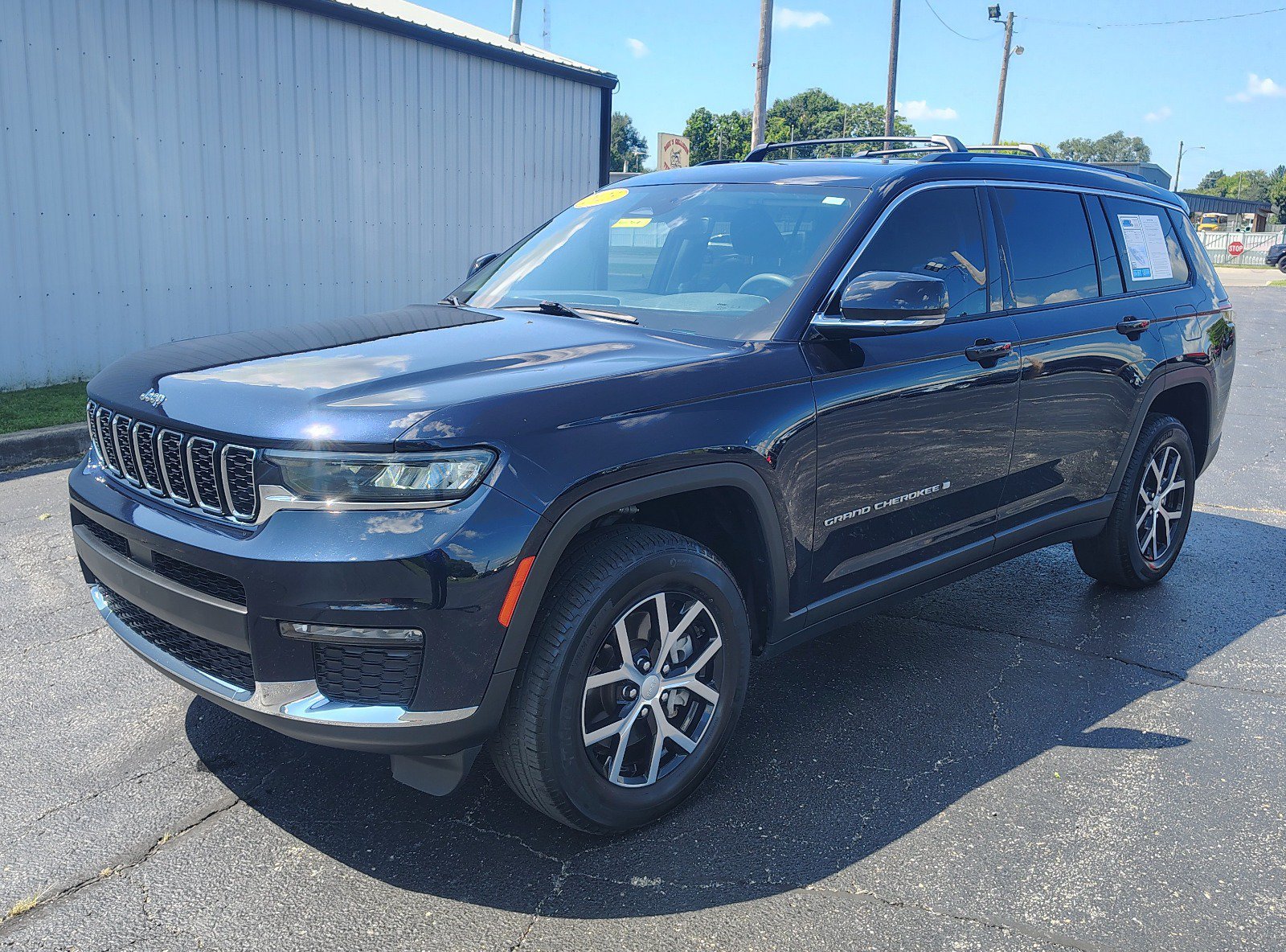 Used 2023 Jeep Grand Cherokee L Limited AWD/4WD image 1