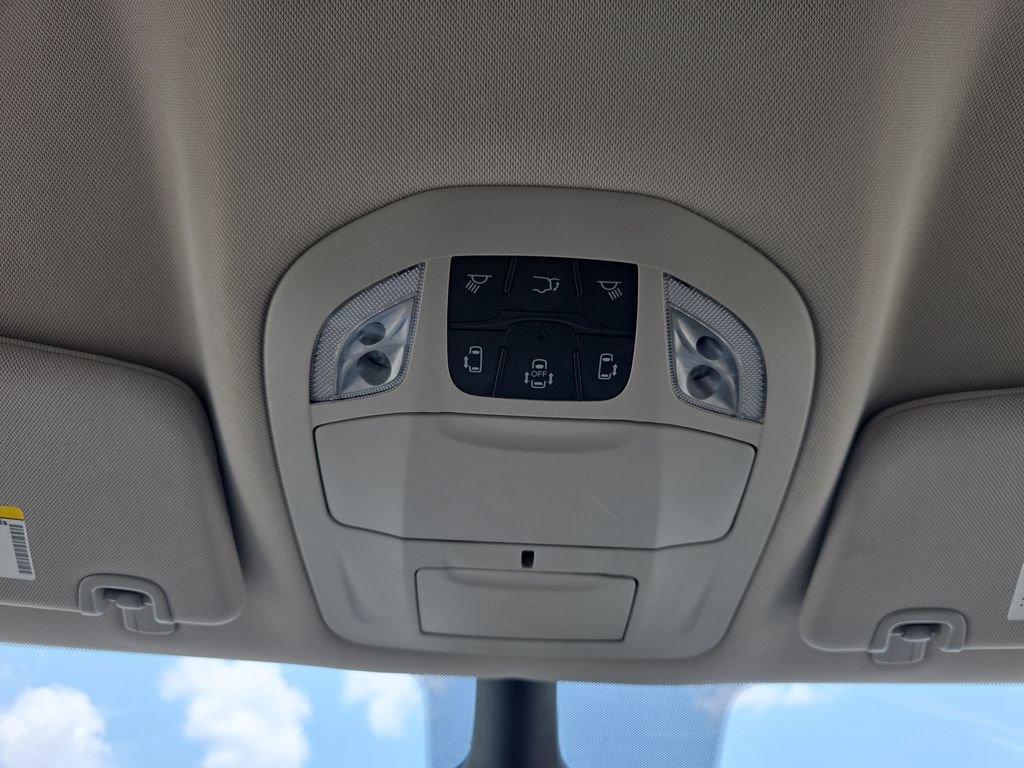 Used 2023 Chrysler Pacifica Touring-L FWD image 28