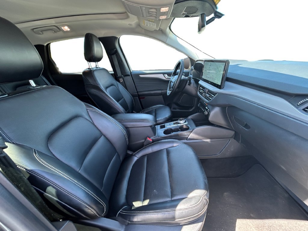 Certified 2025 Ford Escape Platinum AWD/4WD image 16