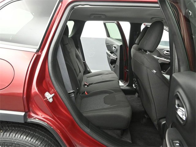 Used 2019 Jeep Cherokee Latitude w/ Cold Weather Group image 40