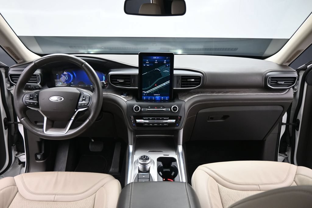 Certified 2020 Ford Explorer Platinum w/ Premium Technology Package AWD/4WD image 24