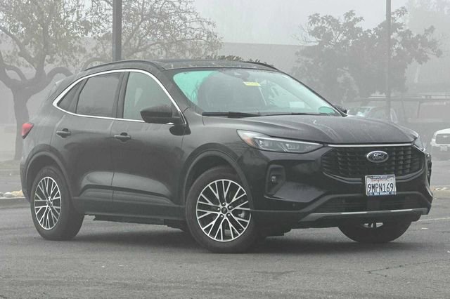 Certified 2023 Ford Escape SE w/ PHEV Premium Package image 2