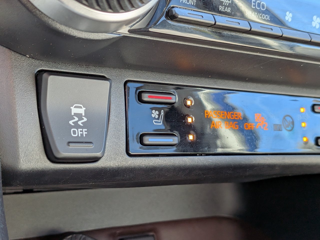 Used 2020 Toyota RAV4 Limited w/ Limited Grade Weather Package AWD/4WD image 28