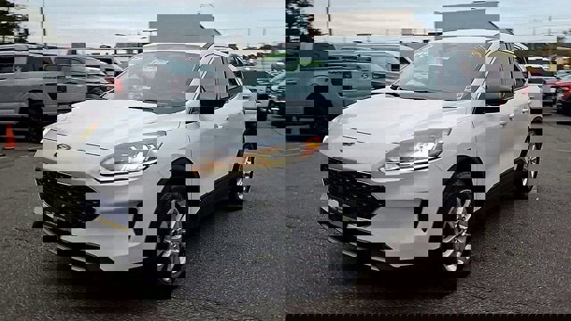 Certified 2022 Ford Escape SE w/ Convenience Package image 2