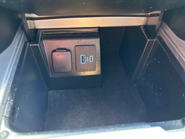 Certified 2022 Ford Explorer XLT w/ Equipment Group 202A AWD/4WD image 31