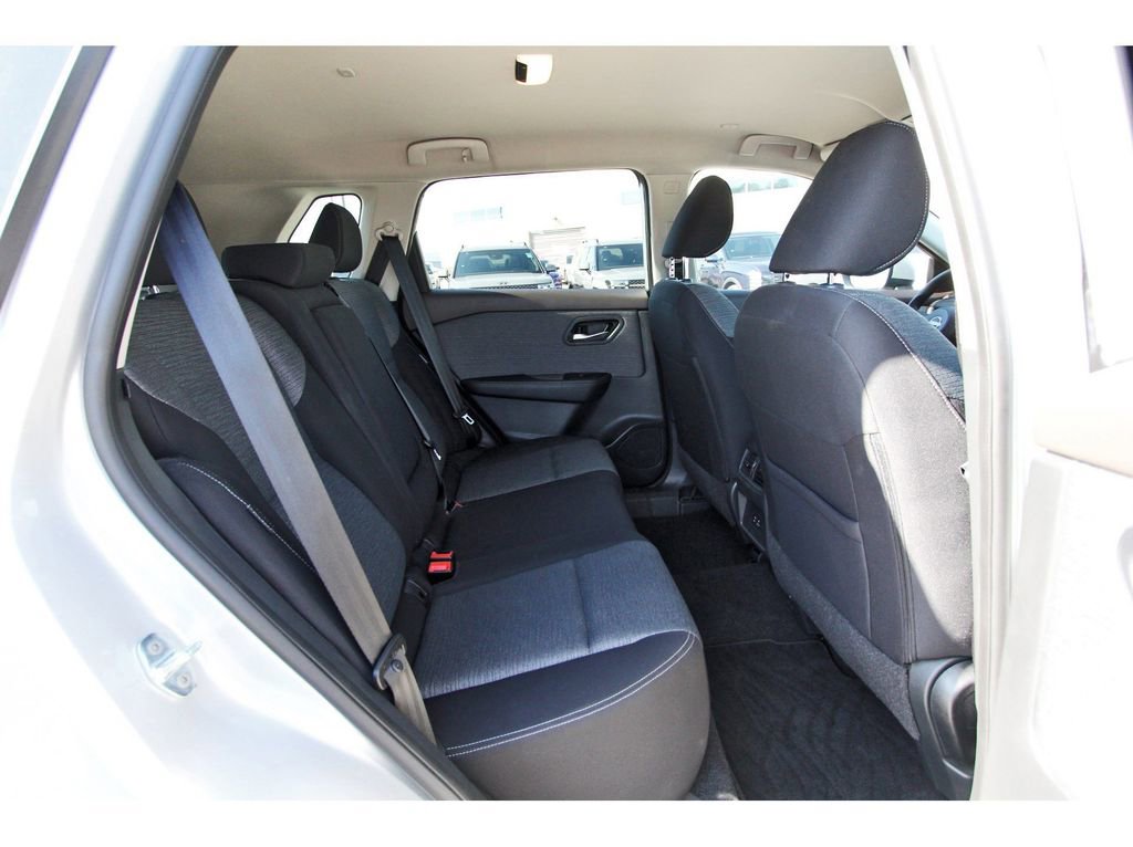 Used 2023 Nissan Rogue SV FWD image 10