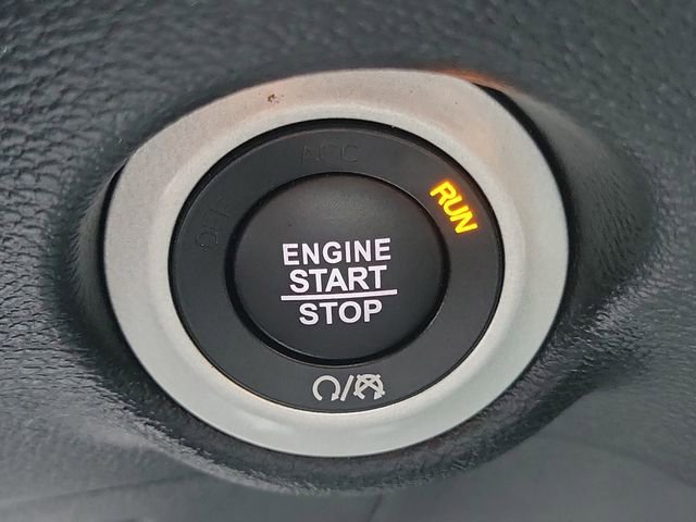 Used 2025 Chrysler Pacifica Select image 12