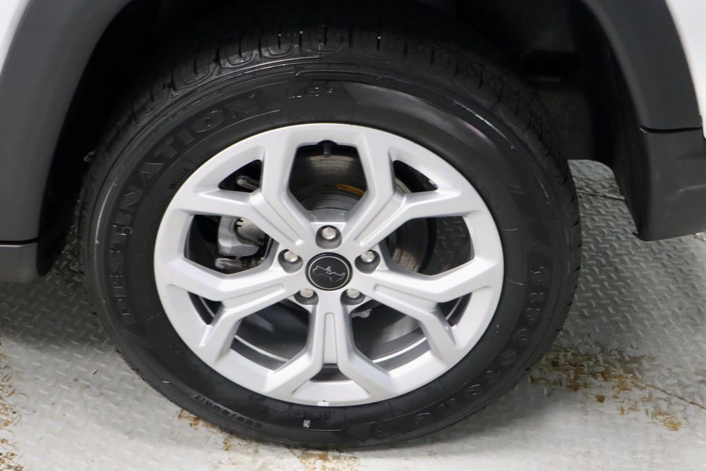 Used 2025 Jeep Compass Latitude AWD/4WD image 18