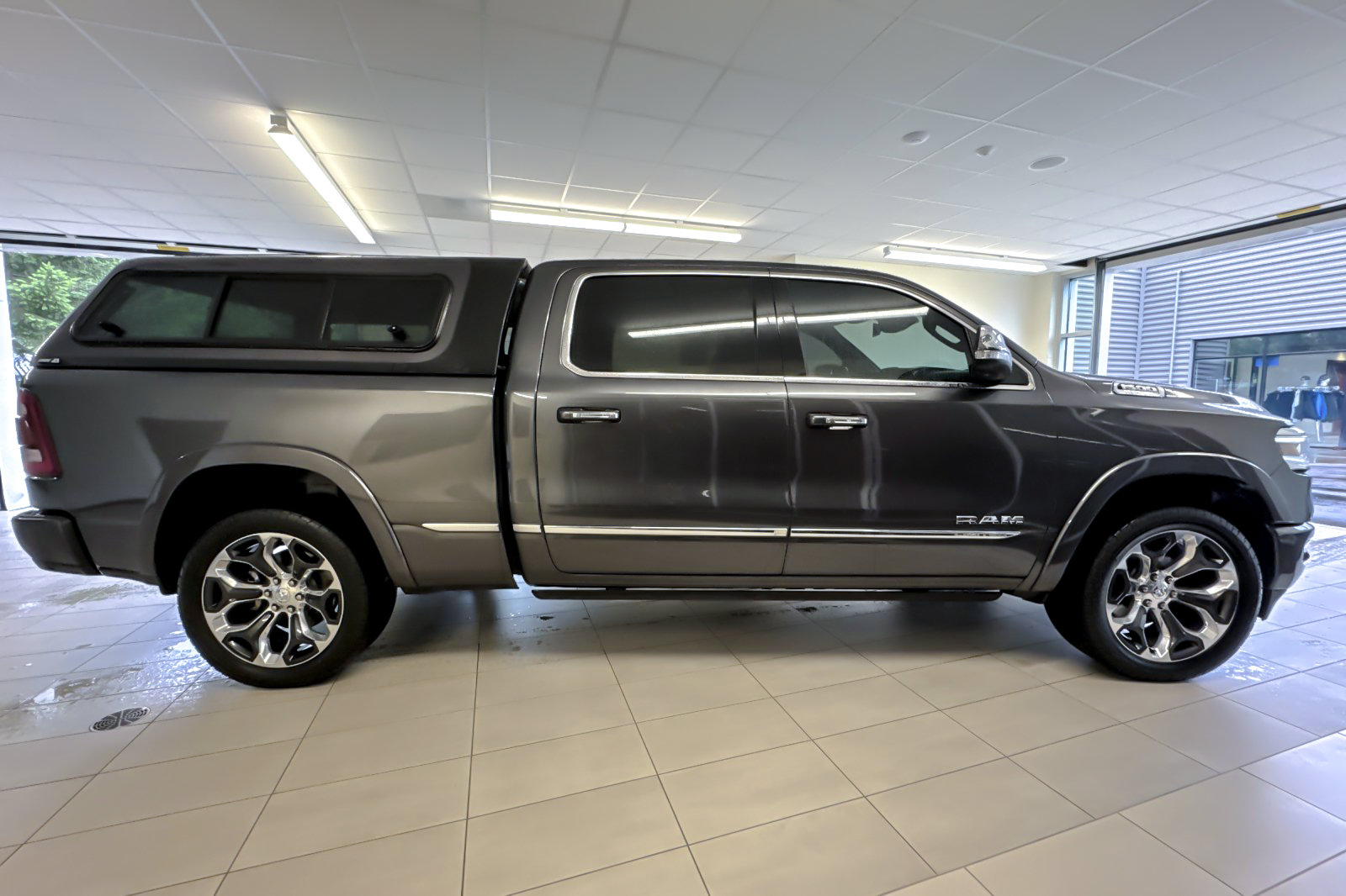 Used 2020 RAM 1500 Limited AWD/4WD image 3