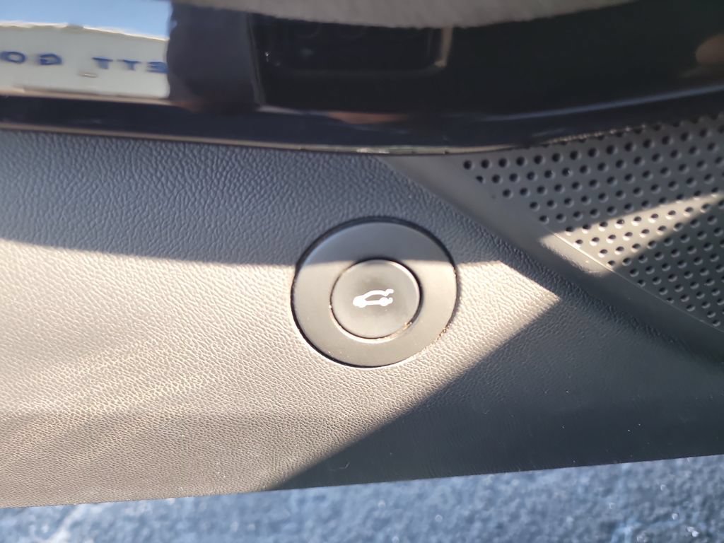Used 2020 Chevrolet Camaro LT RWD image 11