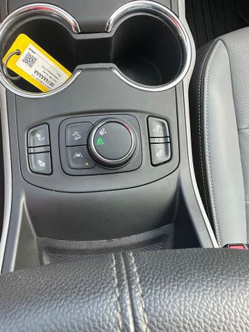 Used 2022 GMC Terrain SLT w/ LPO, Floor Liner Package FWD image 10