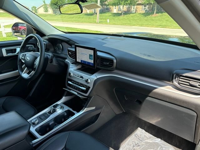 Certified 2024 Ford Explorer XLT w/ Equipment Group 202A AWD/4WD image 11