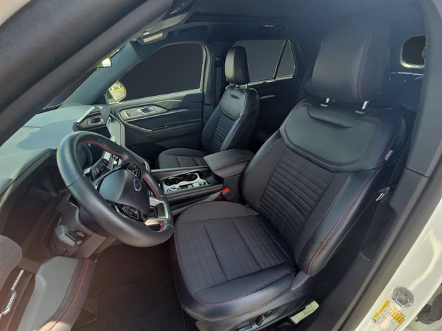 Certified 2025 Ford Explorer ST-Line AWD/4WD image 9