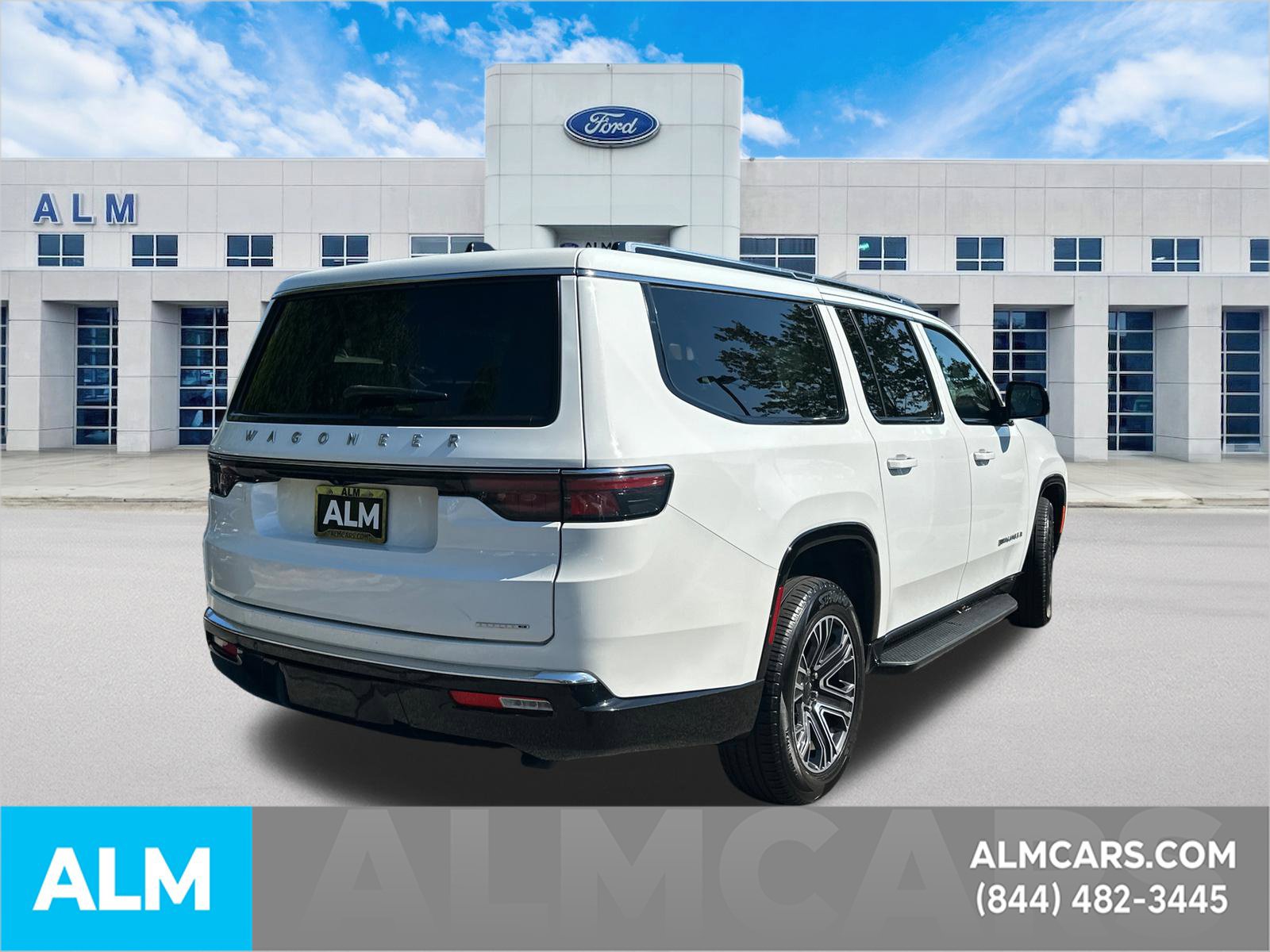 Used 2024 Jeep Wagoneer L Series II w/ Flexible Seating Group AWD/4WD image 5