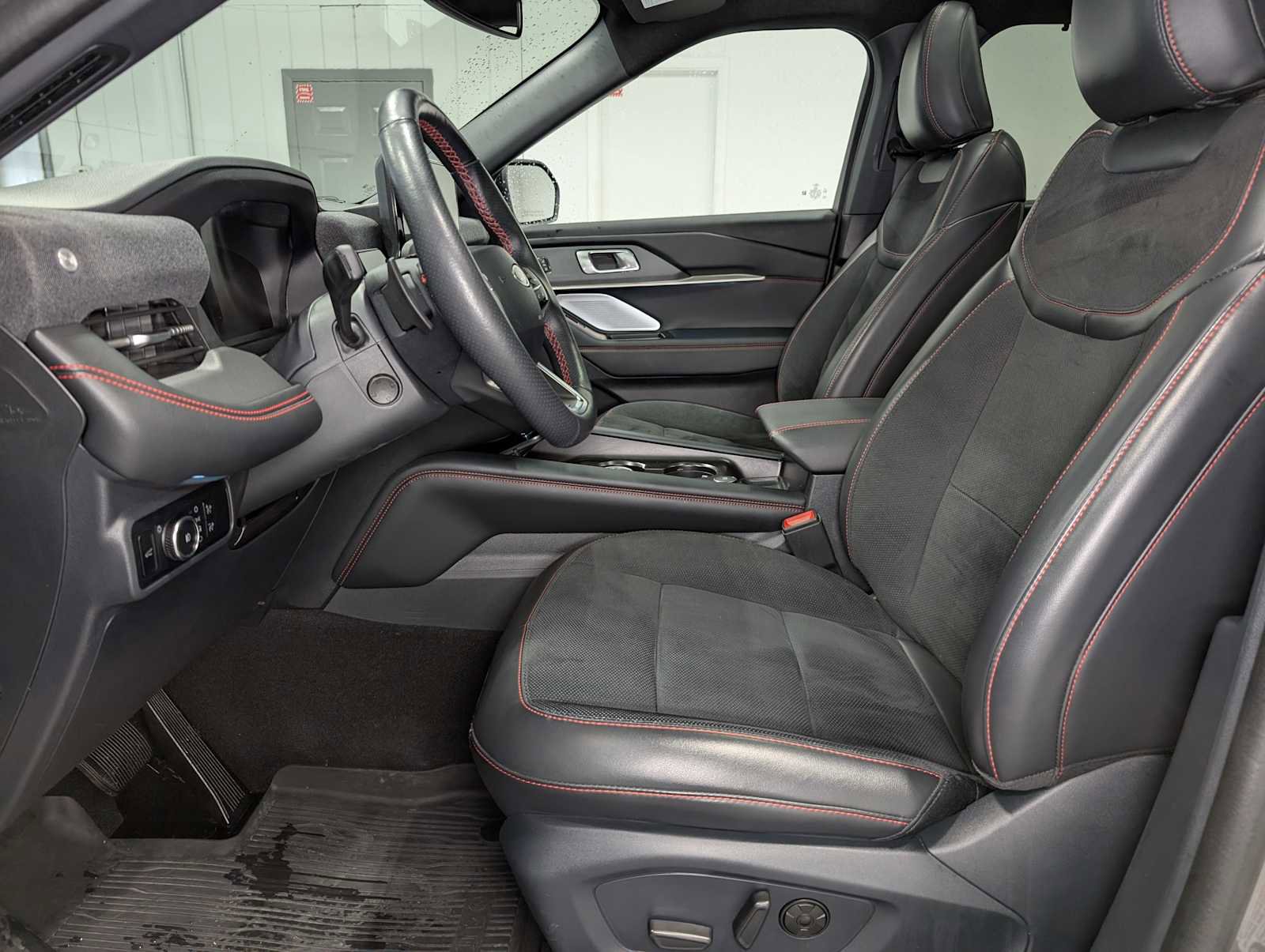 Certified 2025 Ford Explorer ST AWD/4WD image 4