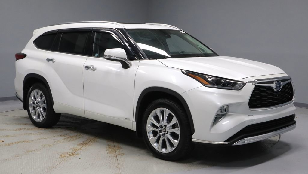 Used 2023 Toyota Highlander Limited image 1