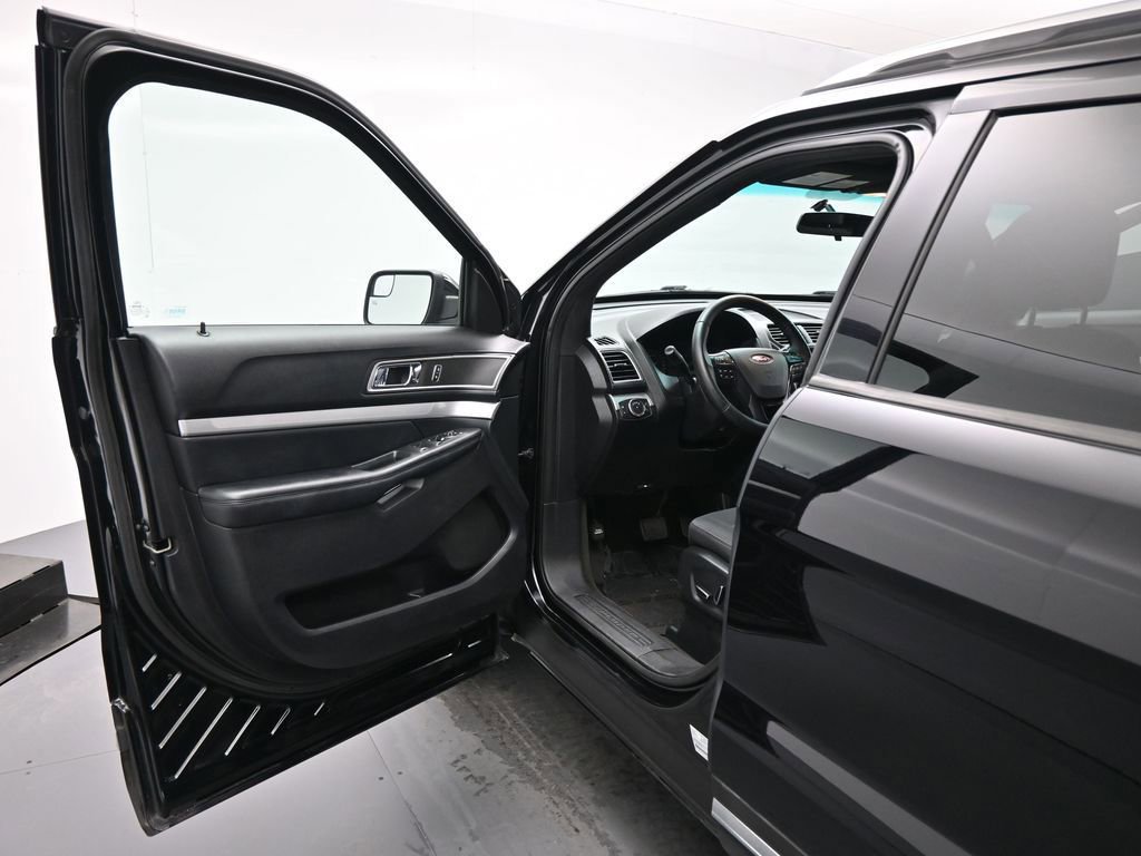 Certified 2017 Ford Explorer XLT image 36