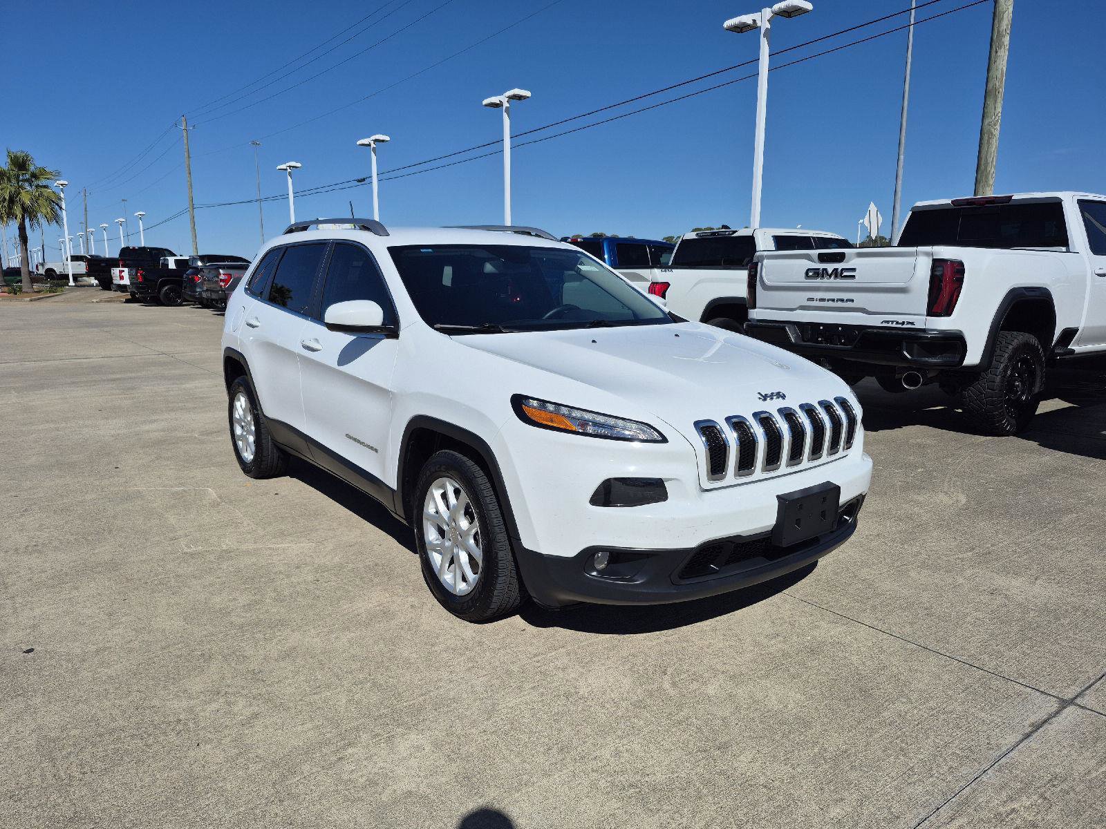 Used 2018 Jeep Cherokee Latitude Plus image 4
