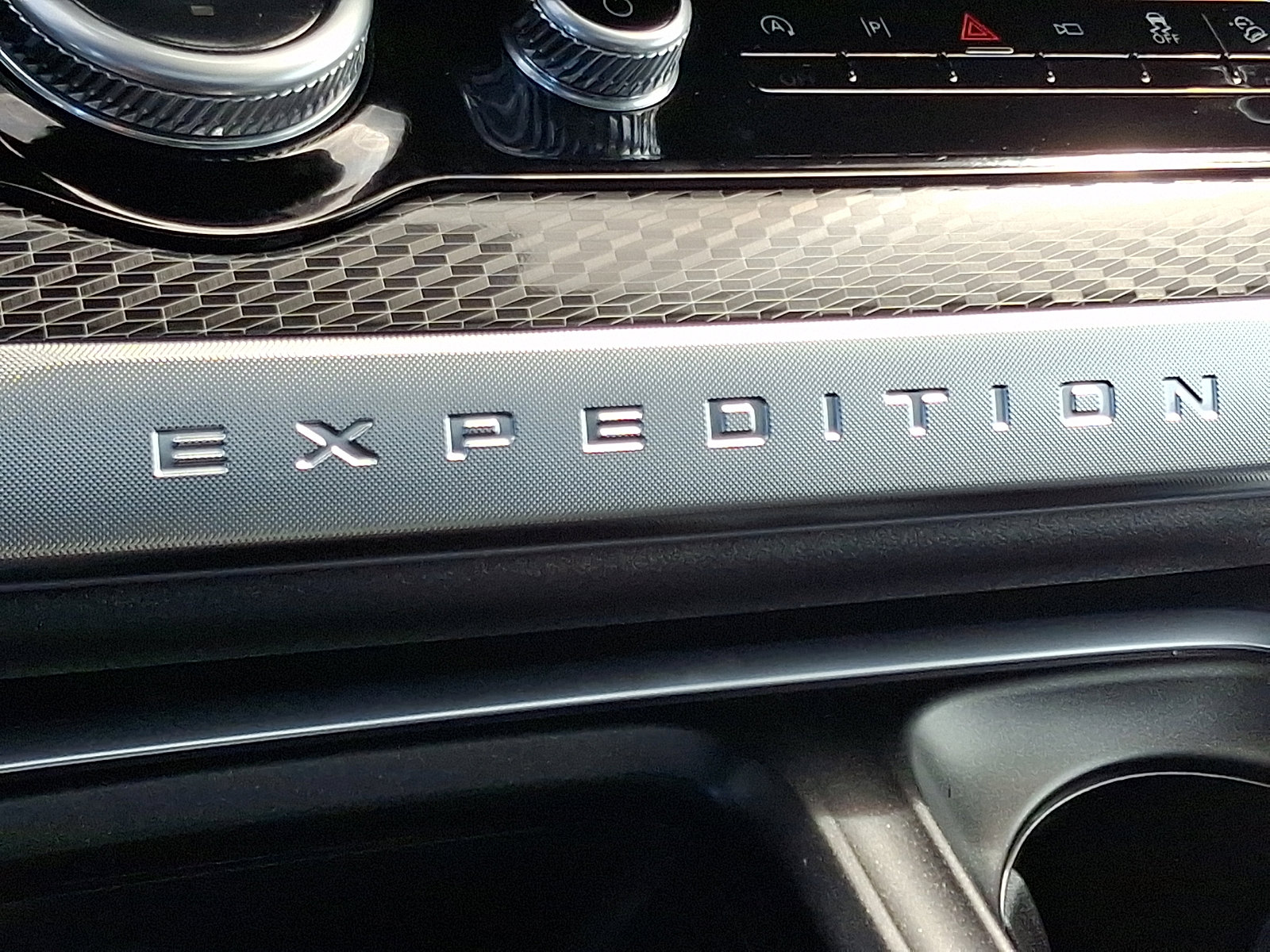 Certified 2025 Ford Expedition Platinum w/ Stealth Appearance Package AWD/4WD image 24