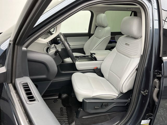 Certified 2025 Ford Expedition Platinum w/ Platinum Ultimate Package AWD/4WD image 13