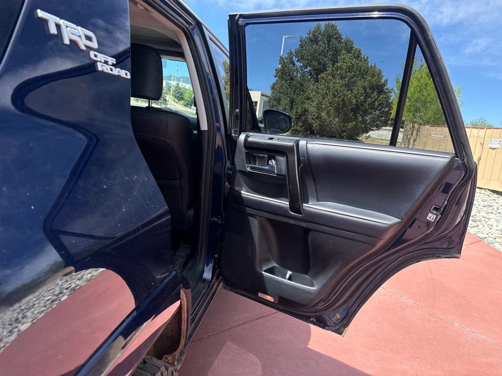 Used 2018 Toyota 4Runner TRD Off-Road Premium AWD/4WD image 29