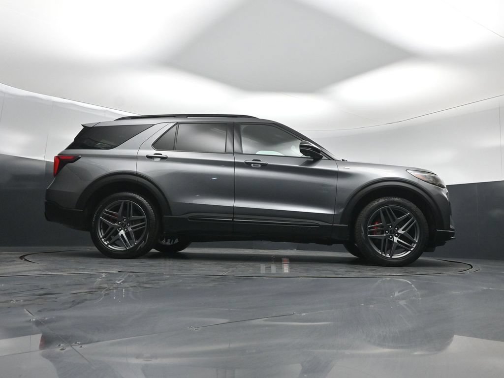 Certified 2025 Ford Explorer ST-Line w/ ST-Line Street Pack AWD/4WD image 45