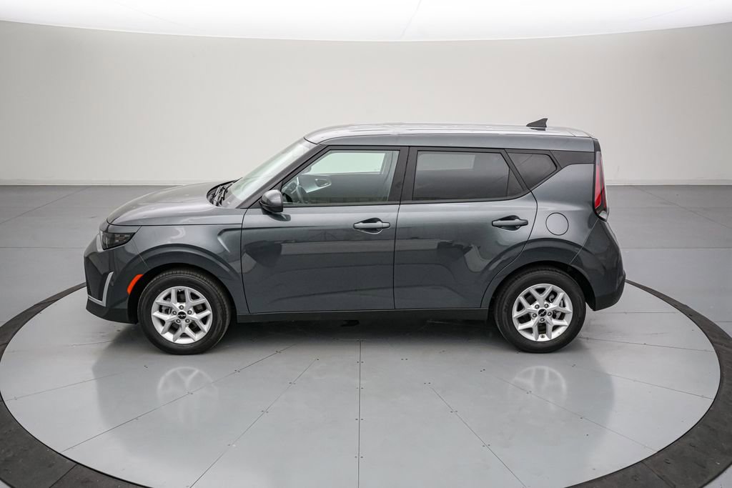 Used 2025 Kia Soul LX FWD image 8